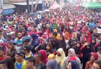 Lautan Manusia Padati Jalan Sehat HUT Ke-342 Kabupaten Brebes di Bumiayu