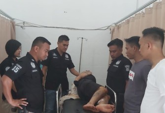 Pelaku saat mendapat perawatan medis usai ditangkap