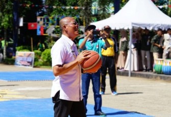 Bupati Bengkulu Selatan Gusnan Mulyadi Hadir Dalam Acara Opening Ceremony Duayu Top Cyber School Championship (DTCSC) LVI 2020 di Lapangan Basket SMAN 1 Bengkulu Selatan
