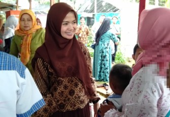 Iing Adi Ilham bersama orang tua dan anak berkebutuhan khusus