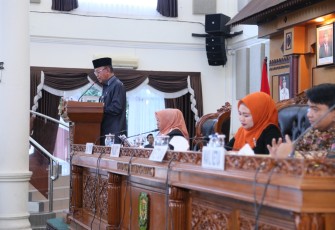 Wali Kota Tanjung Pinang Syahrul Menyampaikan Usulan 6 Ranperda Tahap I Tahun 2020 Dalam Paripurna 