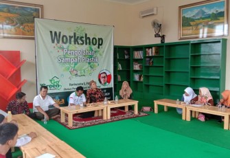 Rumah Literasi Waskita Brebes Inisiatori Komunitas Peduli Sampah