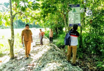 Lanjutan pembangunan jalan usaha tani di Dusun Ulul Deken Desa Silengas. (foto Uris)