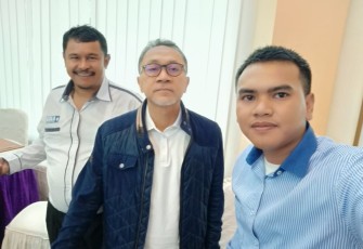 Zulkifli Hasan (tengah) saat berkunjung ke Jambi