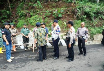 Tim KNKT saat lakukan peninjauan