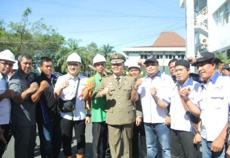 Foto bersama usai upacara peringatan 