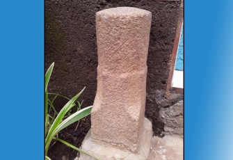 Batu Diduga Lingga Mas