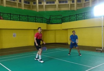 Kekompakan Dandim dan Kapolres Labuhanbatu di pertandingan Bulu Tangkis