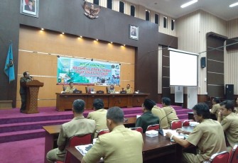 Bupati Rijanto saat memberikan sambutan dihadapan peserta Rakor