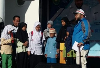 Wali Kota Bengkulu Helmi Hasan Bersama Anak-anak Yatim 