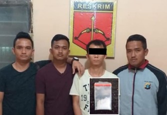 Pelaku dan barang bukti saat diamankan