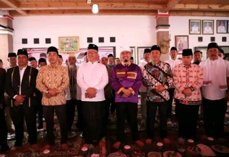 Bupati dan Ribuan Masyarakat Lambar Hadiri Pengajian Akbar