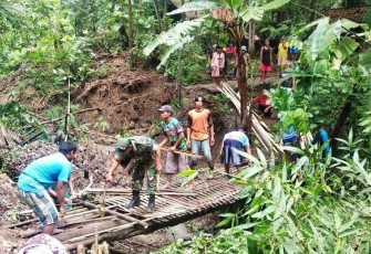 Jembatan Darurat Dibangun Ulang