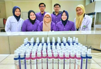 FST UIN Bandung Produksi Hand Sanitizer