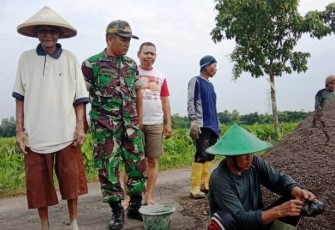 Petugas Kesehatan Lapangan TMMD Reguler Pekalongan Juga Jemput Bola