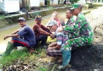 Contoh Kemanunggalan TNI-Rakyat di Lokasi TMMD Reguler Pekalongan