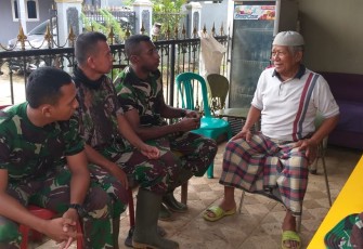 Satgas TMMD Bangun Keakraban Dengan Warga
