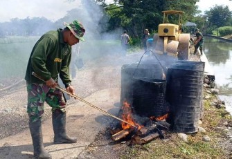 Penyiapan Aspal Untuk Pembangunan Jalan Di Pantirejo Pekalongan