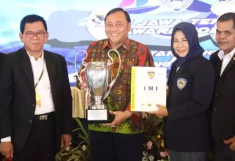 IMI Berikan Penghargaan Kategori Tokoh Otomotif Se Jateng Bagi Wali Kota Tegal