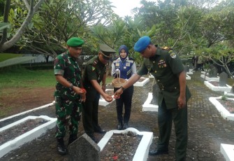 Kodim 0507/Bekasi Ikuti Ziarah ke Makam Pahlawan Bula Kapal Bekasi