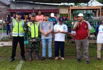 Anggota Koramil dan Polsek Tersono Amankan Final Turnamen Sepak Bola