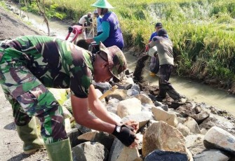 Monsternya Batu di TMMD Reguler Pekalongan 