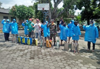 Warga dan Babinsa terjun langsung berantas covid-19