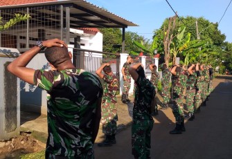 Jaga Kebugaran Satgas TMMD Tetap Menyempatkan Olah Raga