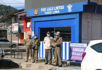 Satpol PP Lambar Sosialisasikan SE Bupati Cegah Penyebaran Covid-19