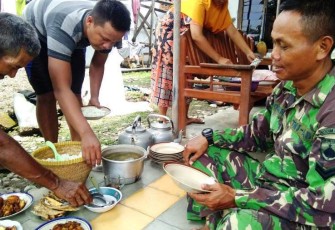 TNI dan Warga Pantirejo Pekalongan Makin Menyatu