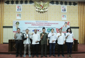 Asisten III Setda Provinsi Bengkulu Gotri Suyanto dalam forum seminar