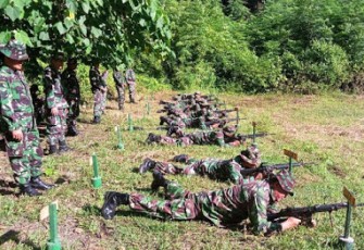 Latihan menembak