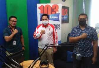 Wakil Ketua Umum PB PRSI Sarman Simanjorang (tengah)