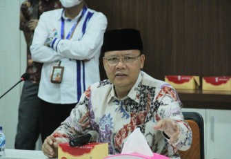 Gubernur Bengkulu Rohidin saat membuka sekaligus meninjau Posko Koordinator Wilayah Satgas BUMN Tanggap Bencana Nasional Covid-19 Provinsi Bengkulu