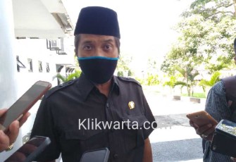 Ketua DPRD Kabupaten Blitar Suwito Saren Satoto saat dihubungi awak media (foto : Faisal NR)