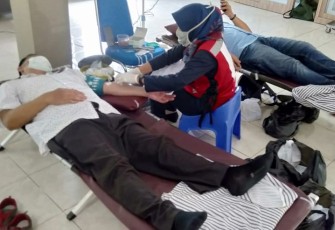 Donor Darah PMI Diikuti Para Jurnalis dari IWO Pesawaran