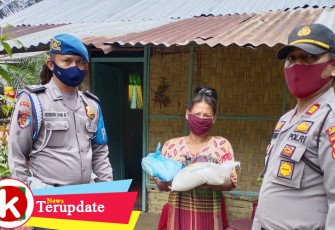 Kapolsek Aek Natas Berbagi Sembako ke Masyarakat Terdampak Covid-19
