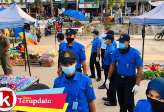 Tim Gugus Tugas Pencegahan Penyebaran Covid-19 Kota Batam saat melakukan patroli di Pasar Kaget depan Hotel Merlion Batu Aji