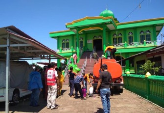 Tim Gugus Tugas Penanganan Covid-19 Bengkulu Utara Semprotkan Disinfektan di Rumah Ibadah 