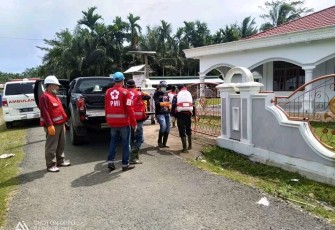 Palang Merah Indonesia Kabupaten Mukomuko Semprotkan Disinfektan di 53 Rumah Ibadah Yang Ada di Tiga Kecamatan 