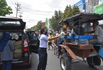 ASN Peduli Sehari Bagikan 1.800 Nasi Bungkus