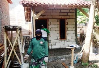 TNI Ganti seluruh Kayu Rumah Wahadi