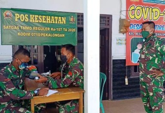 Anggota Satgas TMMD Reguler Pakalongan Juga Diperiksa Suhu Tubuhnya