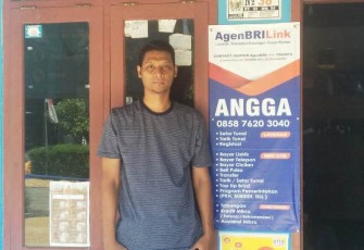 Penjual Pulsa di Pantirejo Pekalongan Yang Terbantu TMMD Reguler