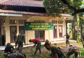 Satgas TMMD ke 107 Bersihkan Musala