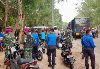 Ditpam BP Batam beserta tim Gugus Tugas Pencegahan Penyebaran Covid-19 Kota Batam TNI-Polri saat mendatangi salah satu tempat keramaian