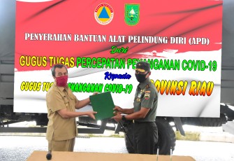 Penyerahan APD Secara Simbolis