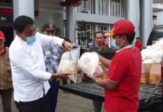 Bupati Mian Salurkan Bantuan Sembako Pada ODP Covid-19