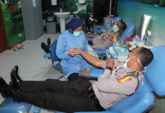 Kapolres Lhokseumawe Kerahkan Personel Bantu Stok Darah 