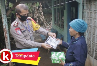 TNI-Polri di Batang Bagikan 750 Nasi Kotak Pada Warga Terdampak Covid-19